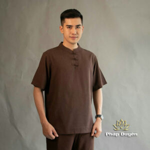 Alternative view of Bộ Cư Sĩ Nam Cổ Trụ Tay Ngắn Vải Linen, Màu Nâu Đen, Nhiều Size